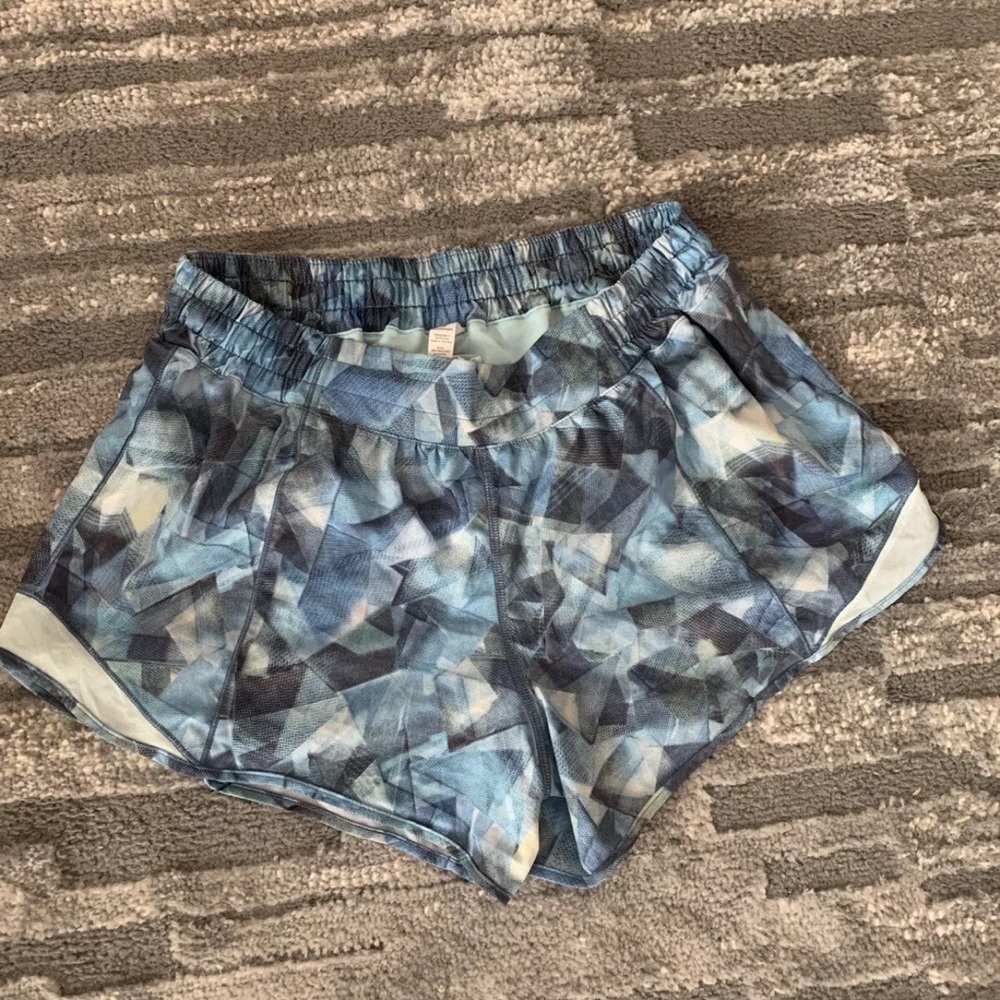 Lululemon Hotty Hot Low-Rise Blue Color Short 2.5 “ Size 12 Tall like New